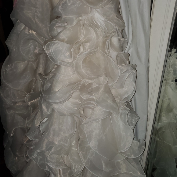 Wedding/Formal Gown New pics added - Picture 6 of 12